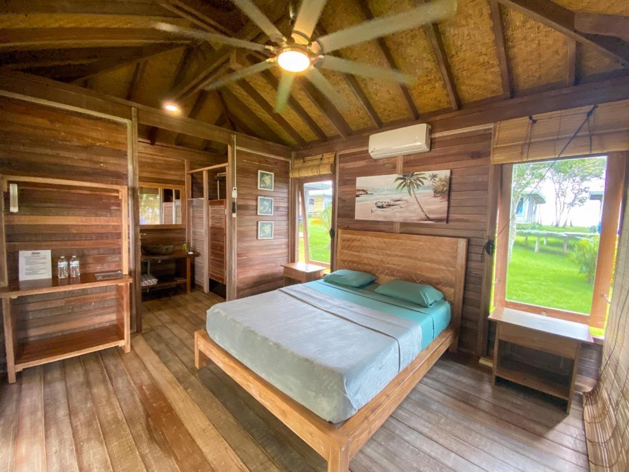 Sonny Island Resort Cabanas Frente Al Mar Punta Bajo Rico Exteriör bild