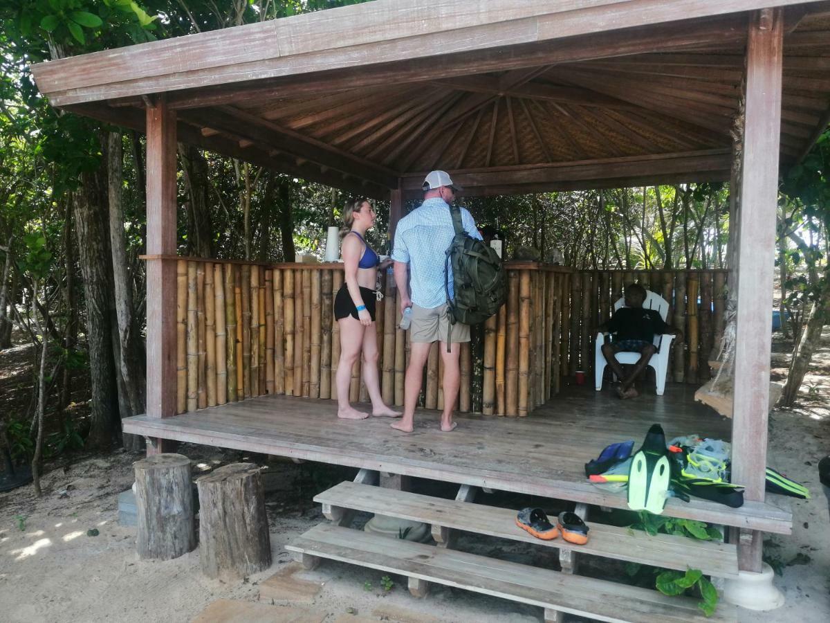 Sonny Island Resort Cabanas Frente Al Mar Punta Bajo Rico Exteriör bild